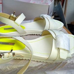 White Leather Upper flat Isaac Mizrahi sandals size 8.5